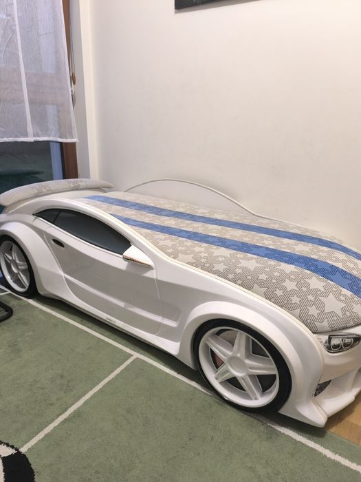 Sprzedam łóżko samochód