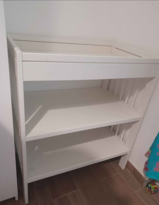 Cómoda muda fraldas ikea