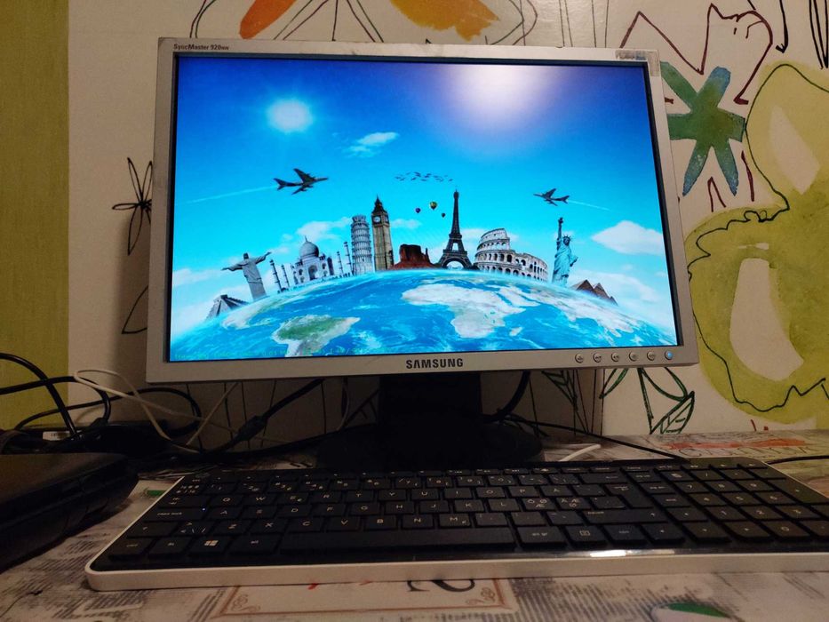 Монитор Samsung 19" дюймів  простий та надійний, все працюе