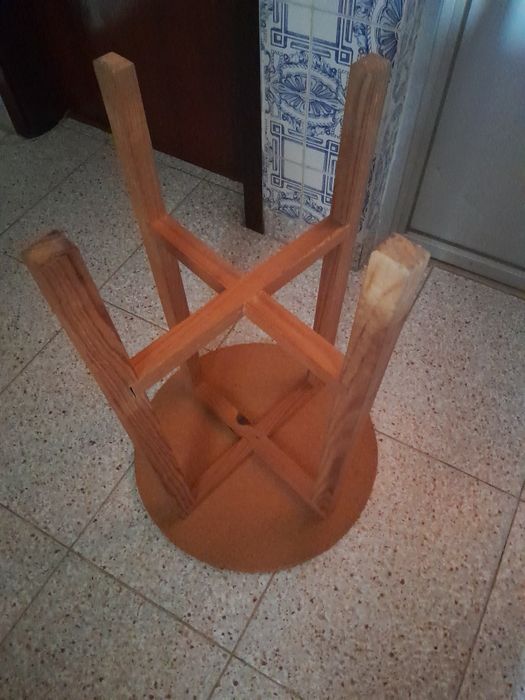 Mesa de madeira redonda64750626372611122