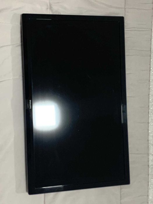 TV Philips 24'' • HDMI • Comando incluído • Bom estado