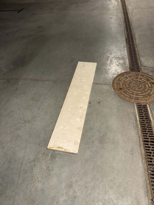 Parapet kamienny konglomerat marmur beżowy kremowy 150cm