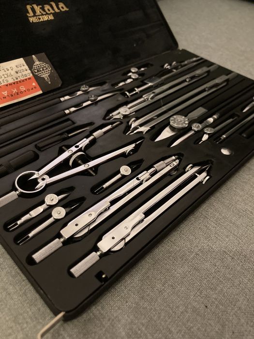 Zestaw kreślarski Skala z 1974.