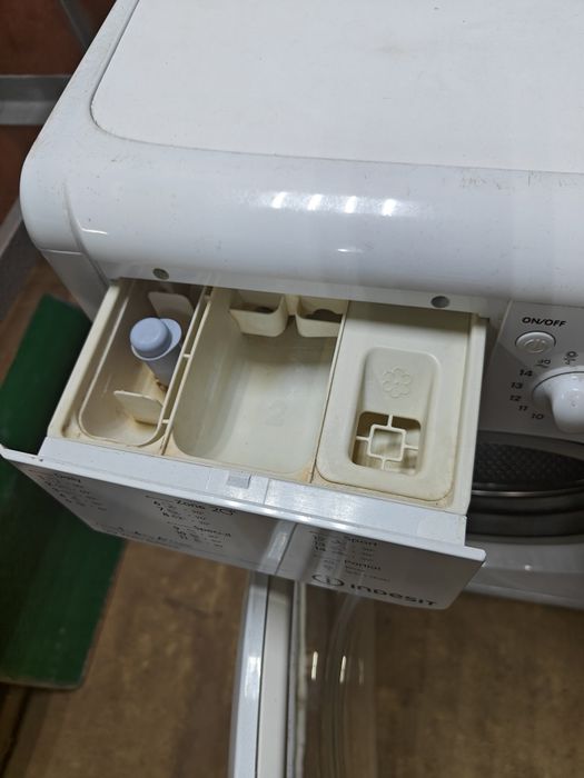 Пральна машина indesit