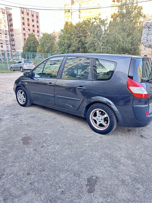 RENAULT  Grand Scenik2  2006 рік 7 місць.