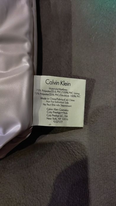 Продам сумку через плечо Calvin Klein