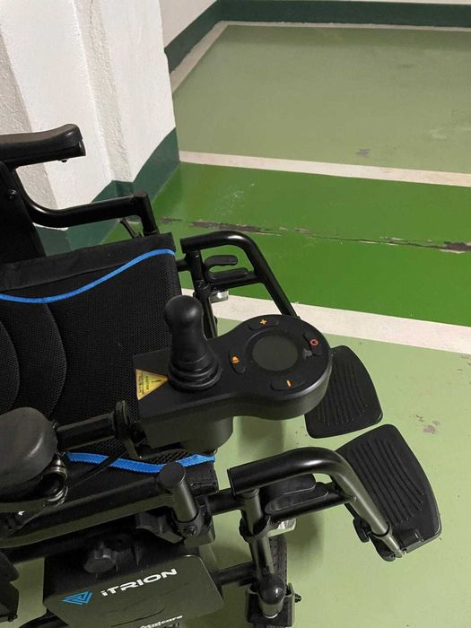 Cadeira de rodas elétrica