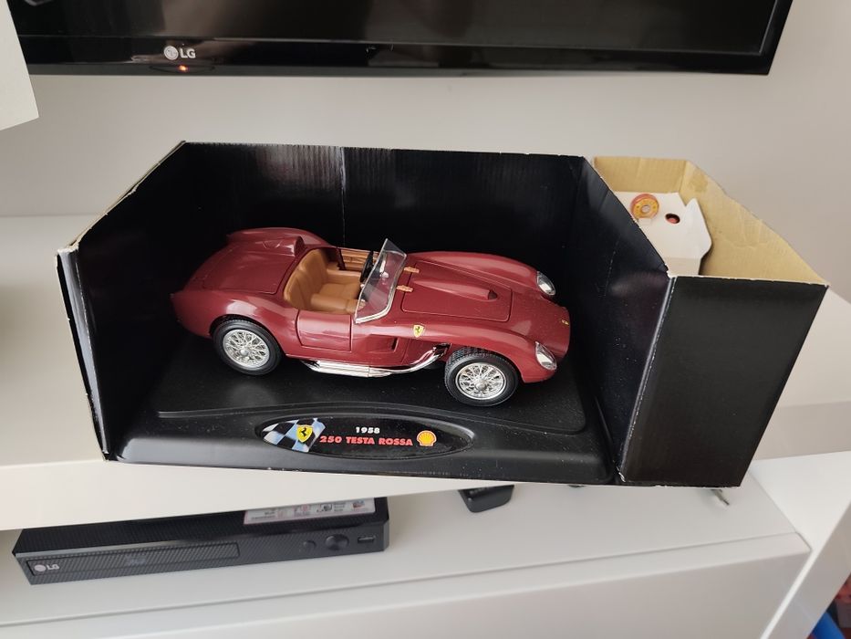 1/18 Ferrari testarossa 1958 com road fuel pump Shell Maisto