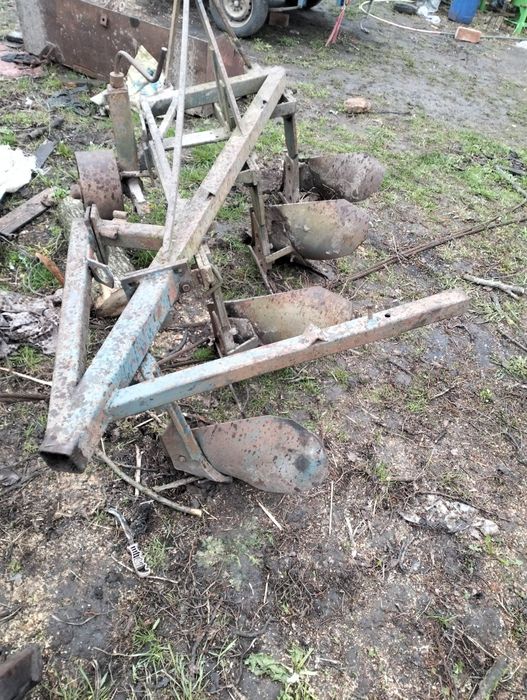 Продам саморобний плуг 4 по 30  3+1