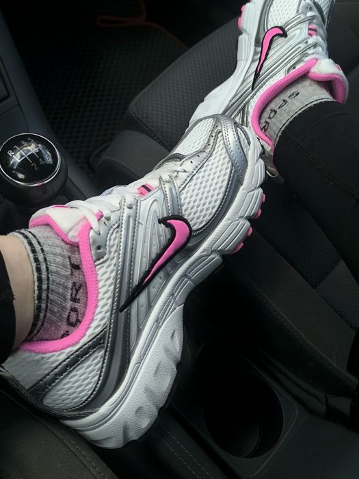 Кросівки жіночі Nike