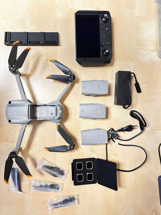 DJI Air 2S Fly More combo + Kontroler DJI Smart Controller