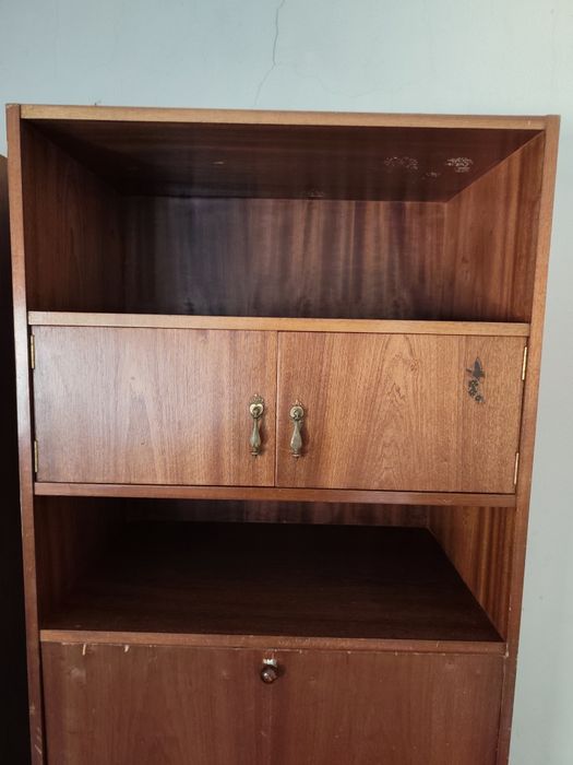 Móvel de sala de jantar em madeira