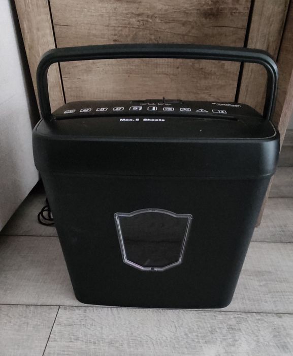 Niszczarka nowa czarna