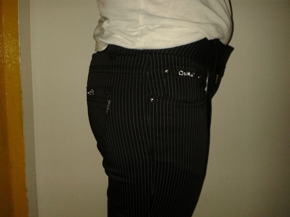 NOWE spodnie czarne w białe paseczki cieniutkie prążki wyszczuplają