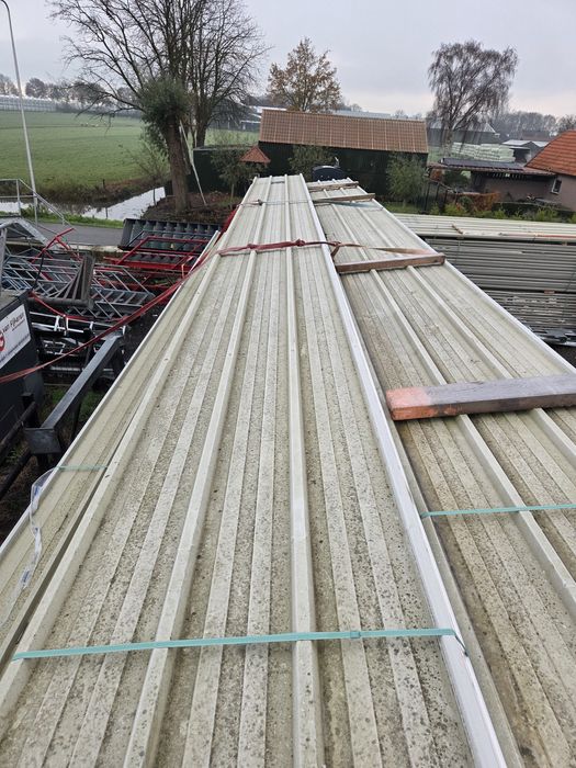 Płyta warstwowa obornicka dachowa PIR o gr40 mm i długości 12,2m 732m3