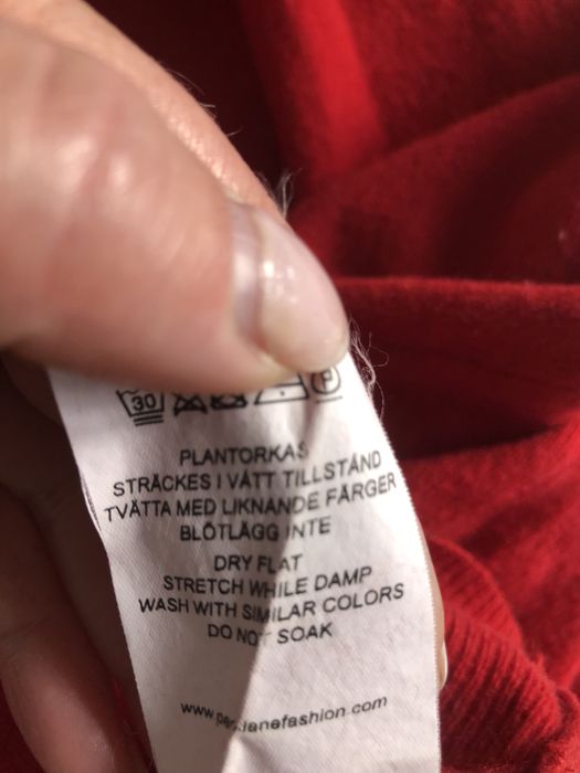 Czerwony wełniany swetrek meski