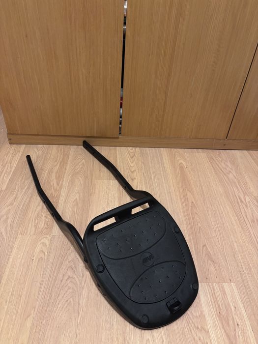 Top Case GIVI 32L com Suporte – Pronto a Montar e em Ótimo estado