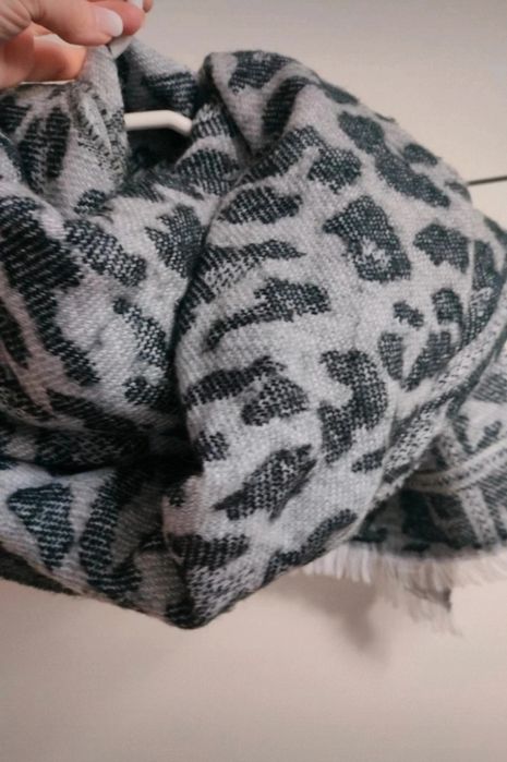 Szal panterka cętki szare Mohito rozmiar 170x66