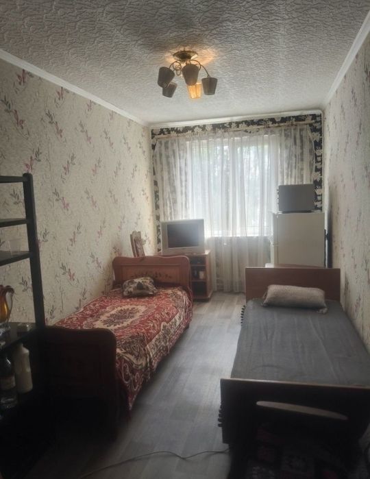 Продаж кімнати в 2 х кімнатної квартири