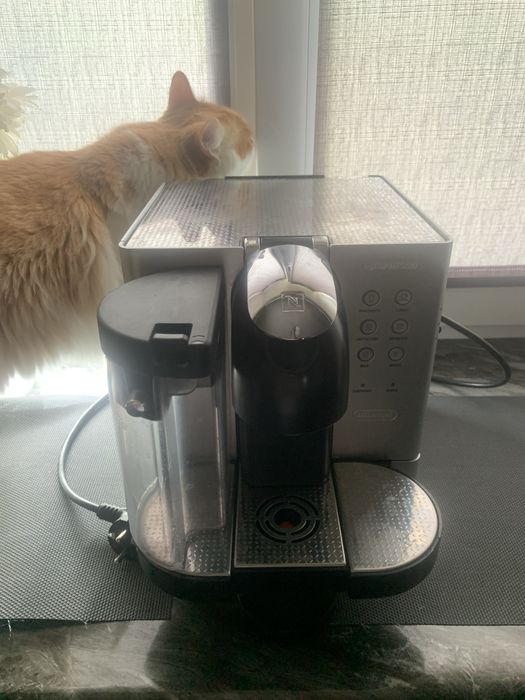 Капсульна кавомашина De'Longhi Nespresso Lattissima Premium EN 720.M