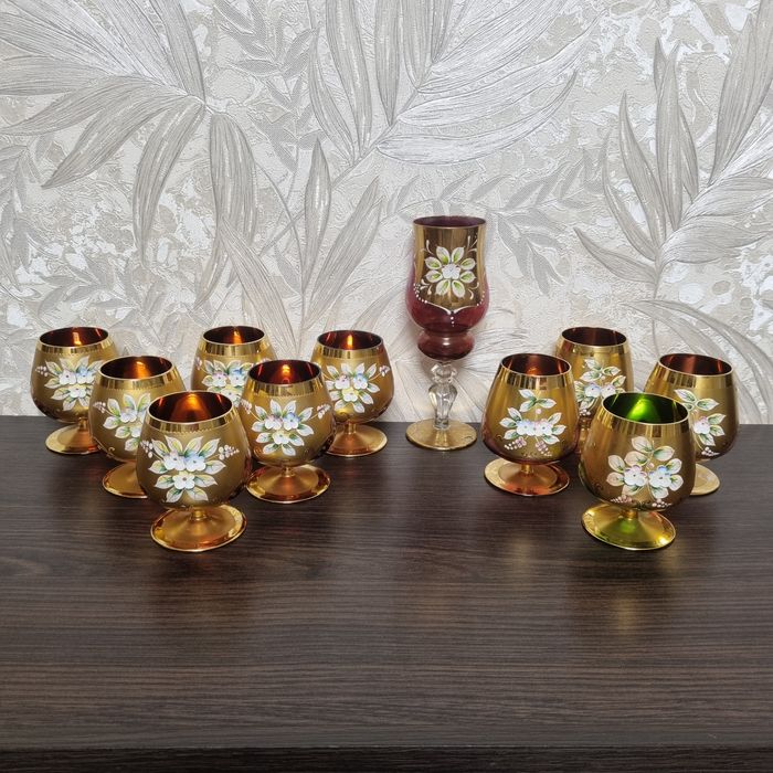 Винтажные бокалы смальта с позолотой и ручной росписью