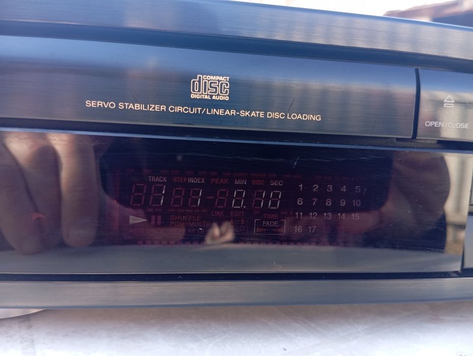 Продам Музыкальный CD-проигрыватель SONY CDP-591