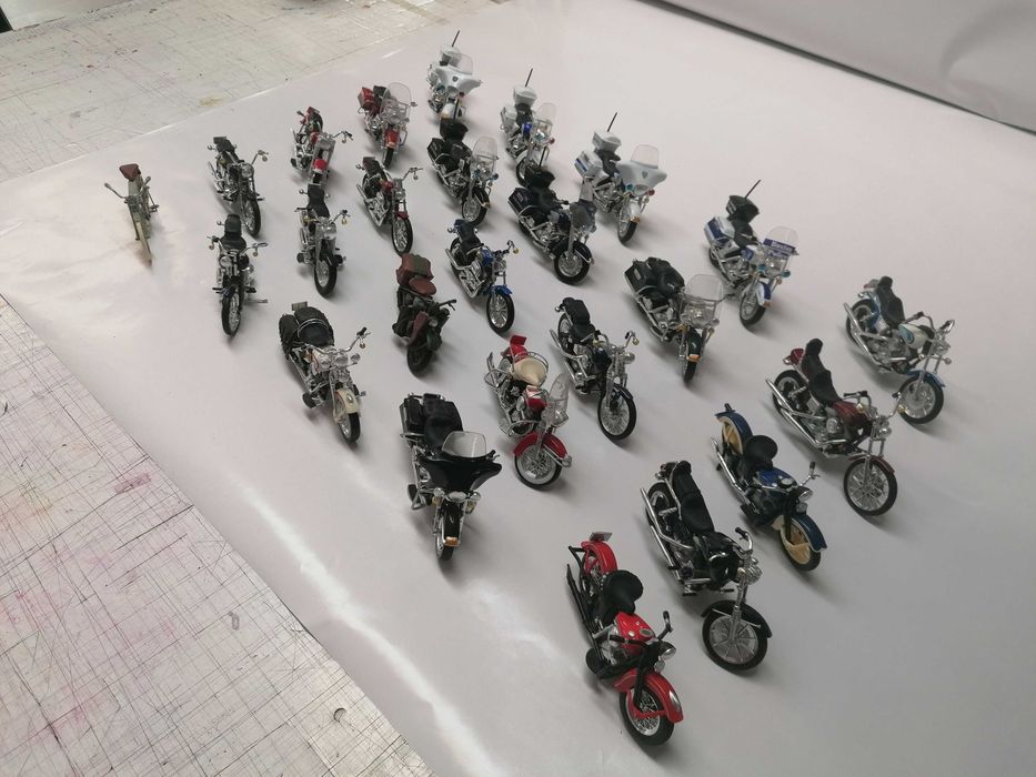 Vendo Miniaturas Maisto coleção de motos Harley-Davidson