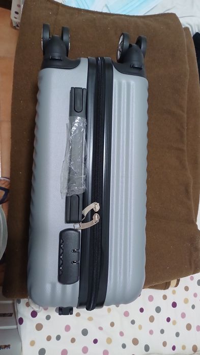 Venda mala nova 30kg.      Nao faço envio por correio dinheiro na mão.