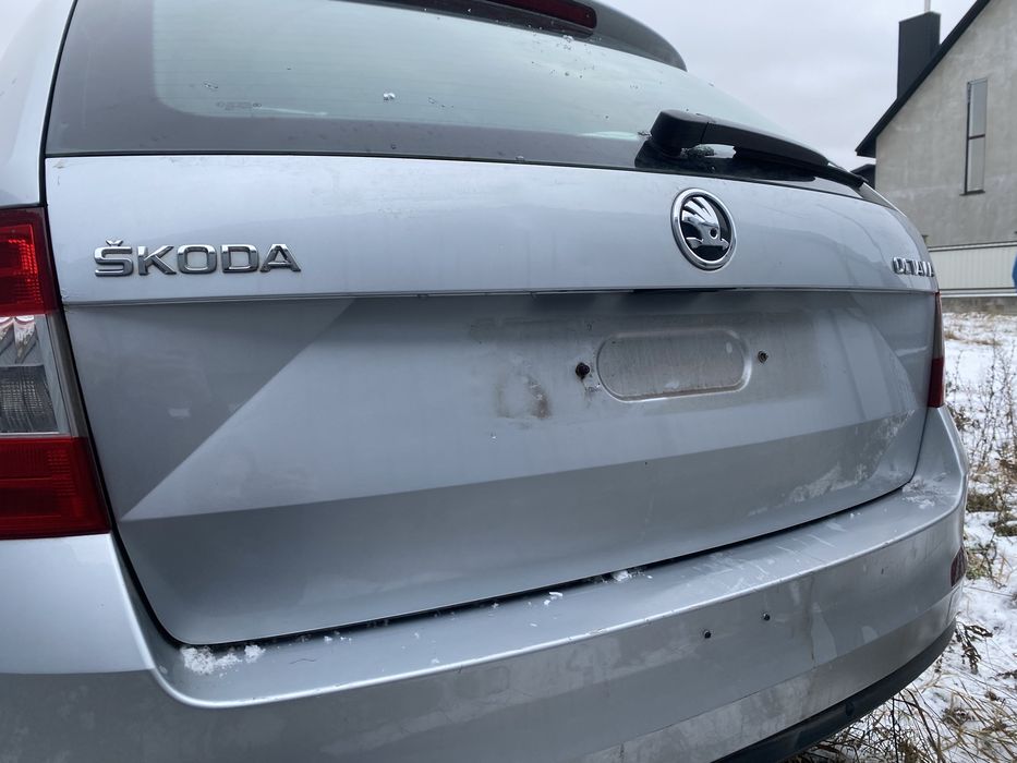 Ляда кришка багажника Skoda Oktavia A7 Шкода Октавія А7