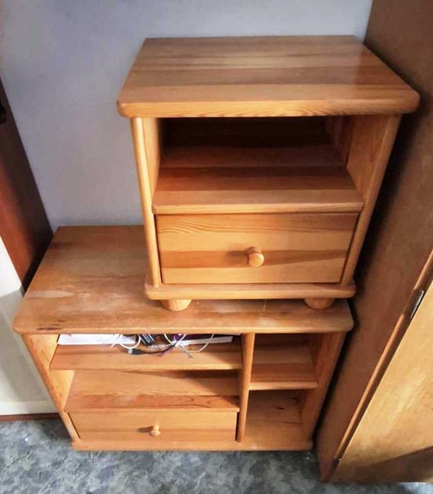 Szafki drewniane, sosnowe