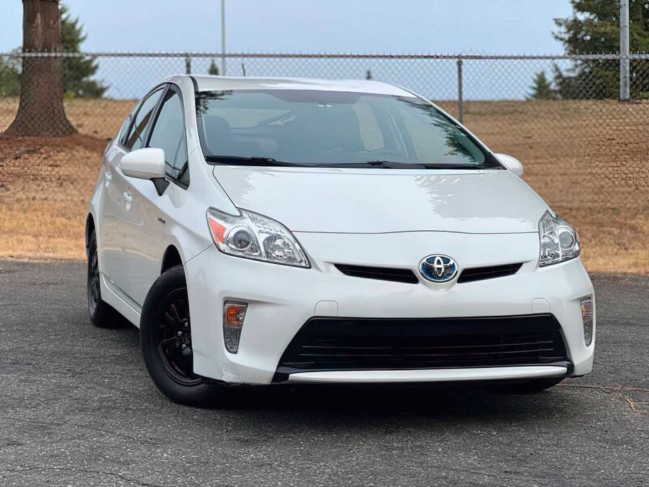 Toyota Prius Four      2015