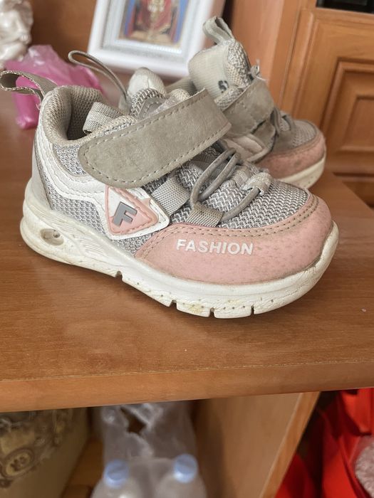 Кросівки для дівчинки