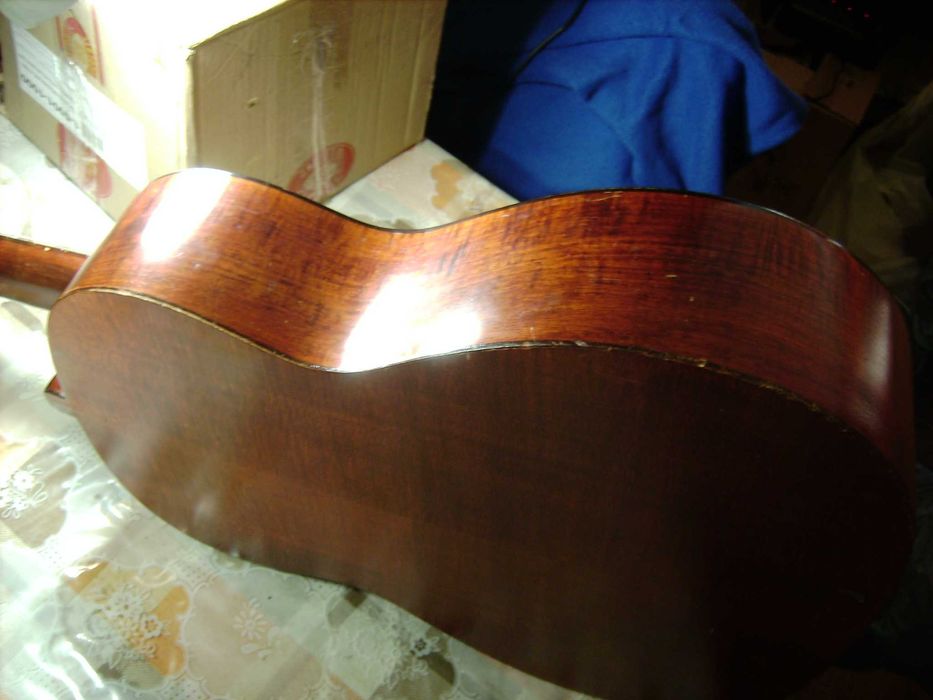 продам акустическую гитару