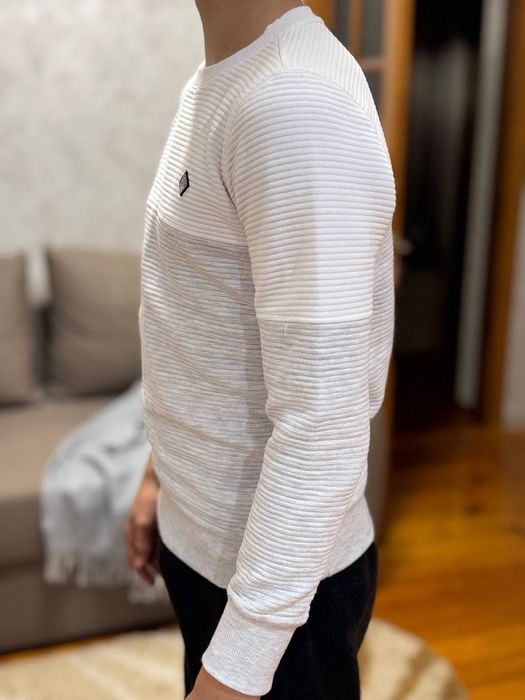 Біла  кофта на підлітка