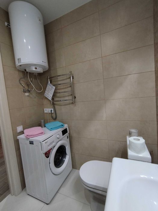 Бровары, посуточно, двухкомн, Лесной квартал, центр, новый дом, 5 мест