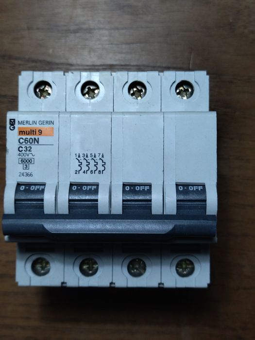 Disjuntores Merlin Gerin