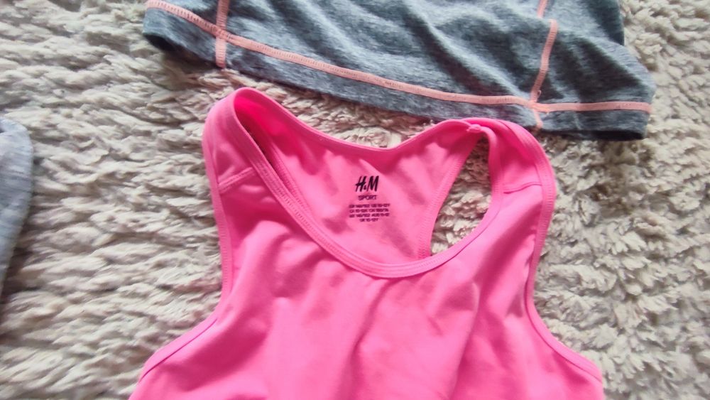 Bluza H&M z kapturem sportowa i bluzki na ramiączkach roz.146/152