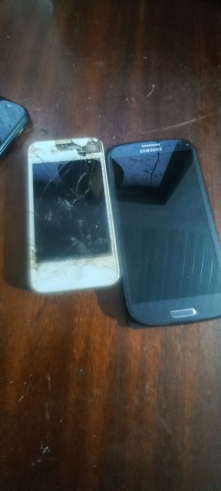 4 telemóveis para peças