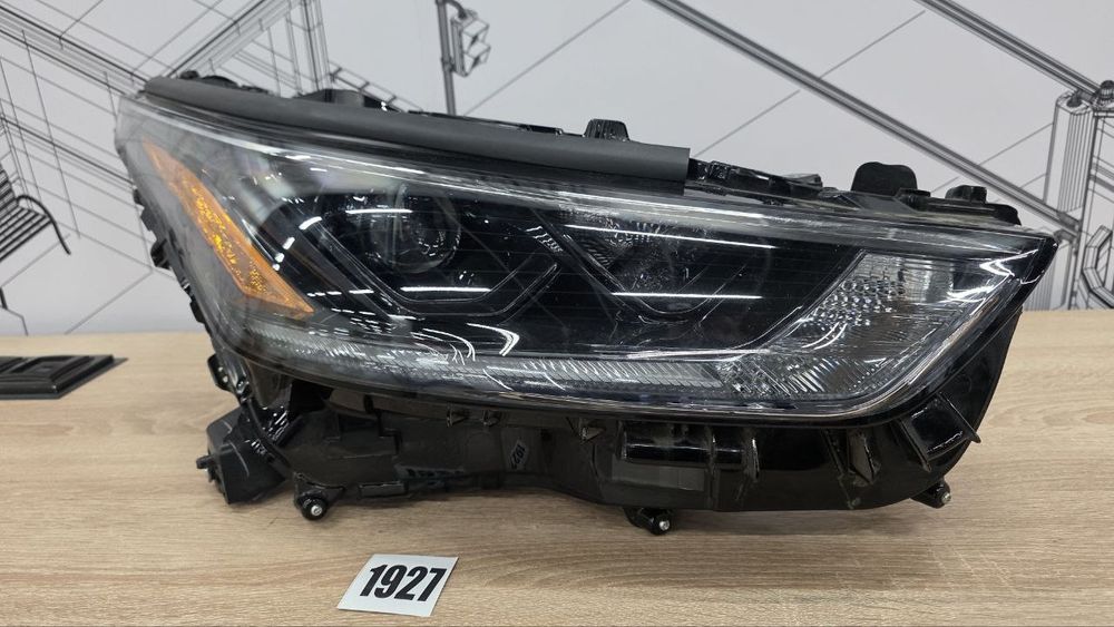 Фара правая Тойота Хайлендер Toyota Highlander 811100E420 1927