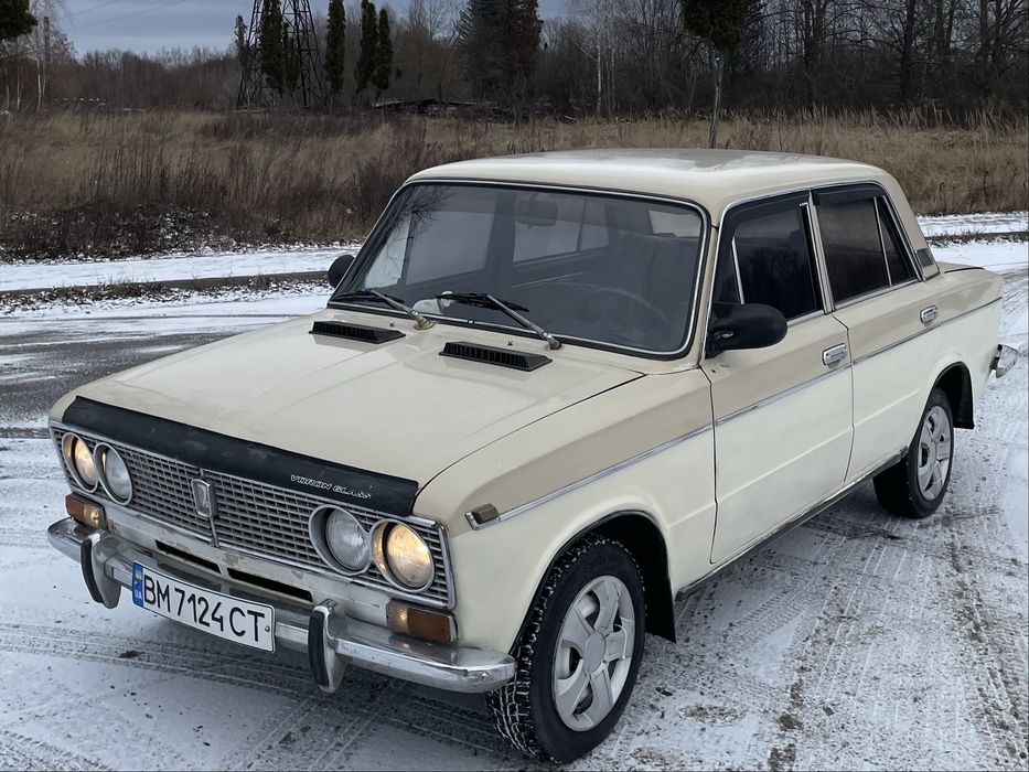 Терміново продам автомобіль!
До вашої уваги ВАЗ 2103, в гарному стані. На повному ходу, сів та поїхав. 

Двигун працює добре, не димить, масла не бере. 
КПП перемикає без зауважень. 
Ходова частина в ідеальному стані.
По кузову варити нічого не потрібно. Дно, пороги, стакани та ланжерони цілі.

Салон в збереженому стані, встановлена непогана музика.

З документами повний порядок, будь-який вид переоформлення. 

По всім питанням телефонуйте
Швидким гарний торг біля авто.