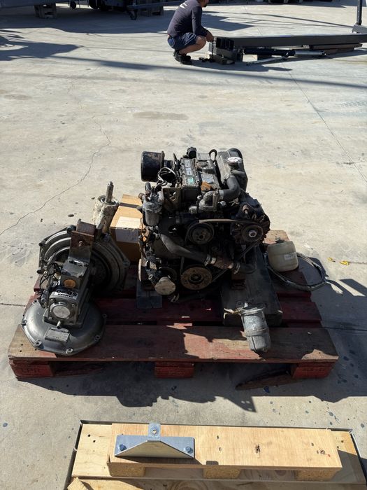 Motor Yanmar 3YM30 com saildrive SD25