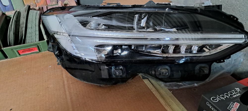 volvo v90 s90  lampa przednia  prawa