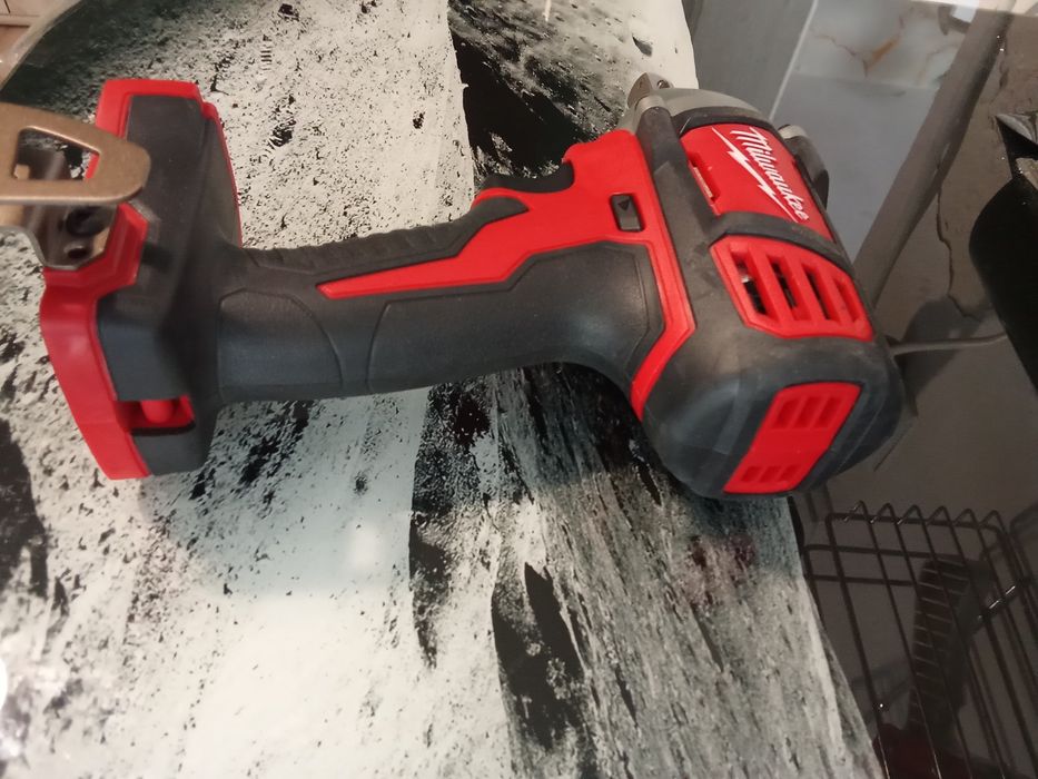 Milwaukee M18 BIW12 akumulatorowy klucz udarowy nowy oryginał
