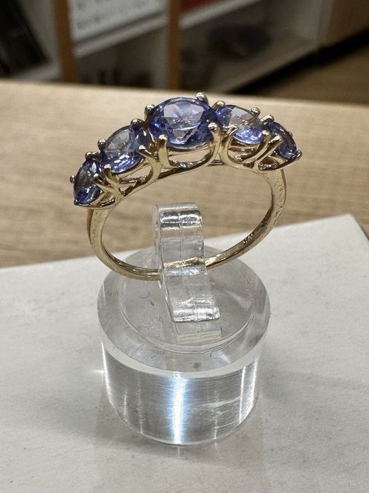 Pierścionek złoty z tanzanitami W.KRUK p.585