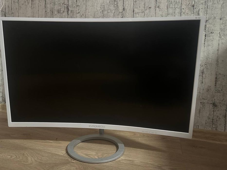 Продам монитор Evromedia m-32
