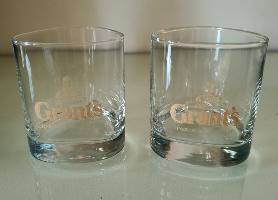 Vários estilos de copos