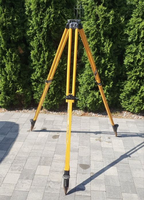 Używany statyw geodezyjny Retro żółty