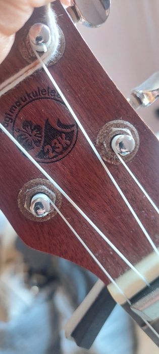 UKULELE ukelele usado