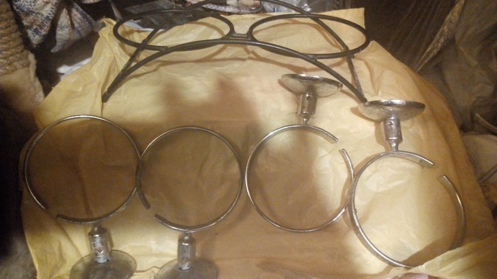 Продам  горшочки  для  цветов и подставки