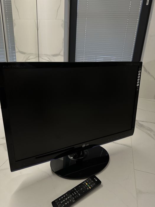 TELEWIZOR 27'' LG DM27800D  W zestawie pilot i kabel-stan bardzo dobry